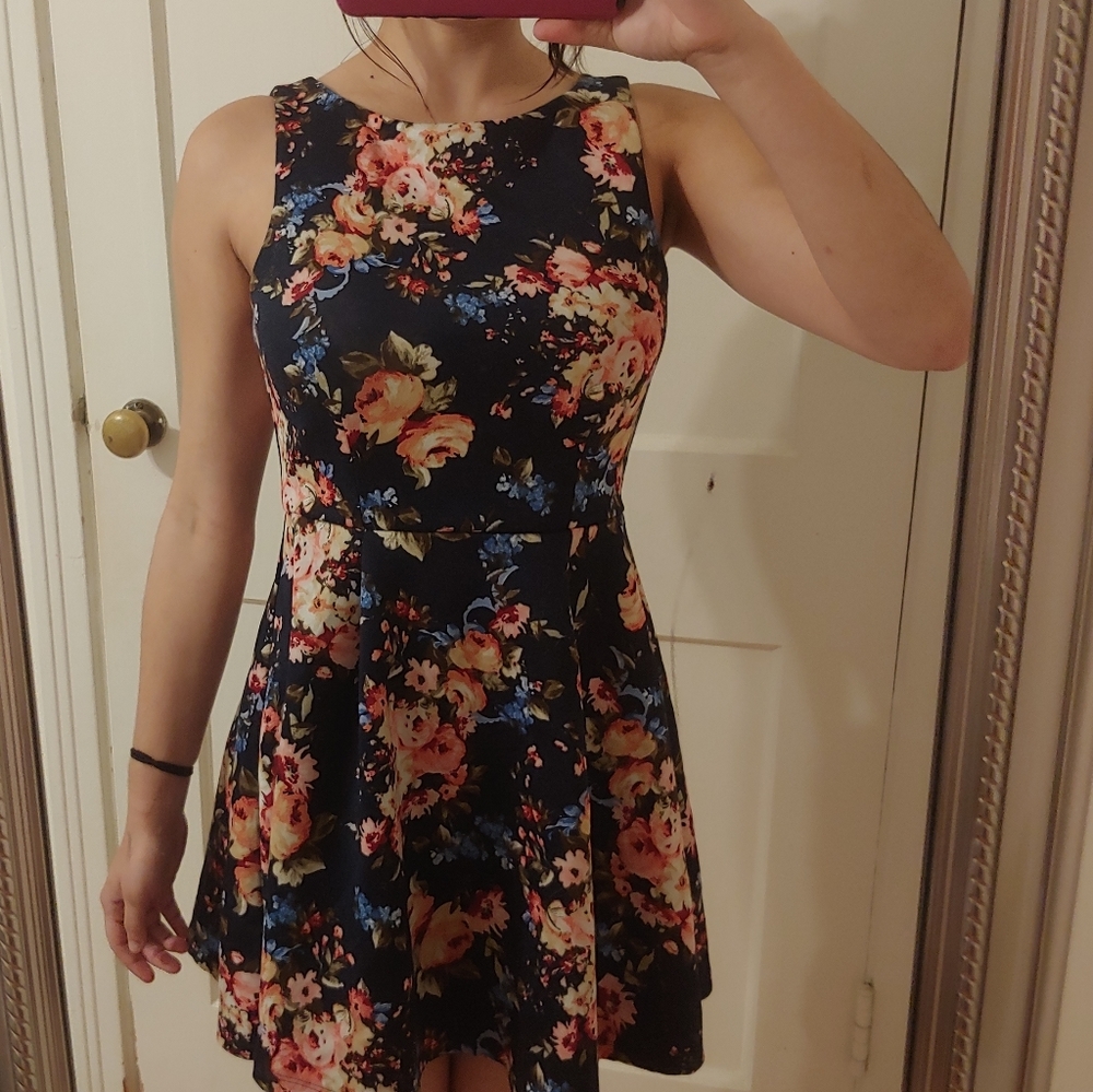Monteau Flowery Classic Cut Dress